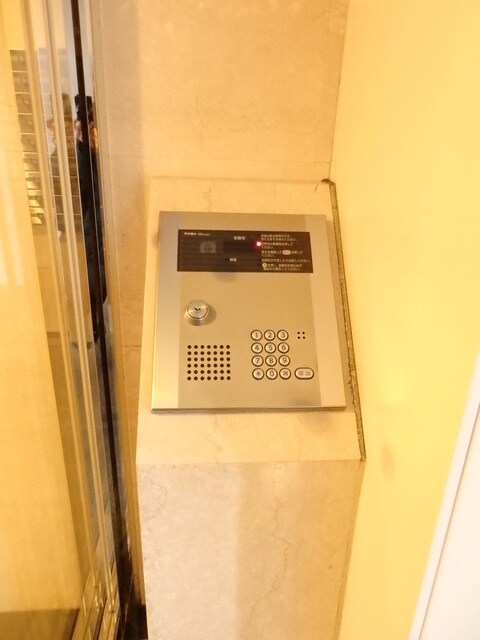 物件外観写真5　(安心のオートロック付♪)