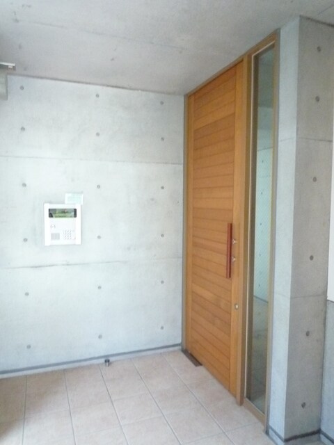 物件外観写真3　(エントランスの雰囲気★)