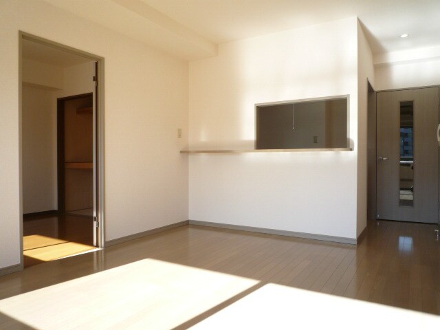 物件内観写真8　(【別室参考写真】南向きで日当たり良好のリビング)