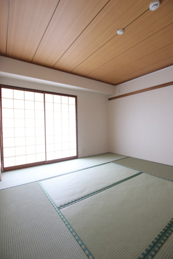 子供部屋(広々とした8帖の和室☆彡)