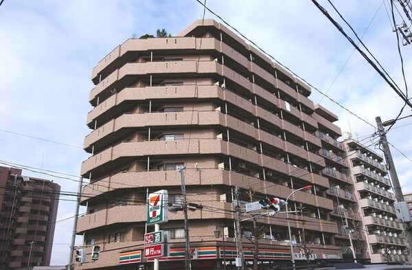 外観(戸田公園駅徒歩7分♪１階がコンビニだからこその便利な暮らしが楽しめます♪)