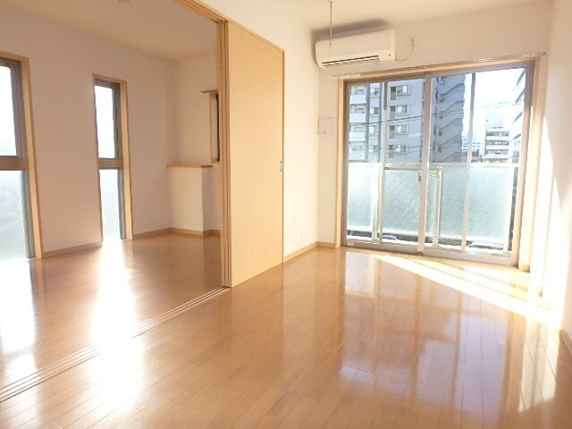 物件内観写真6　(エアコン１基付の洋室)