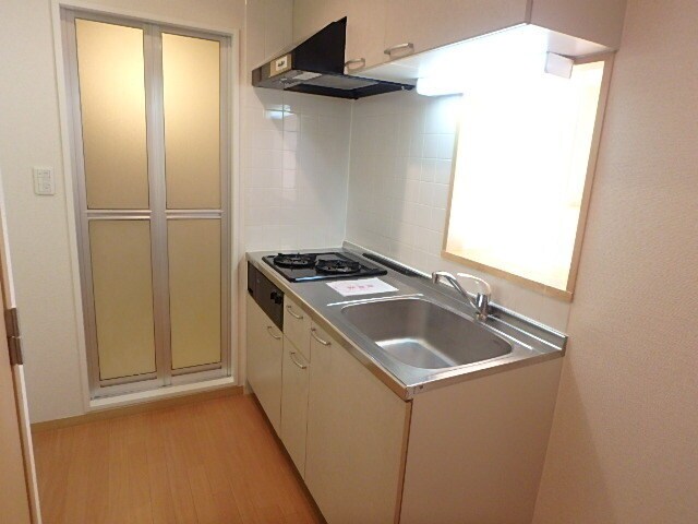 物件内観写真8　(レンジフード付の２口ガスコンロシステムキッチン)