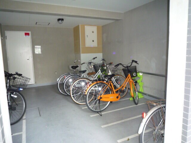 物件外観写真5　(駐輪場)