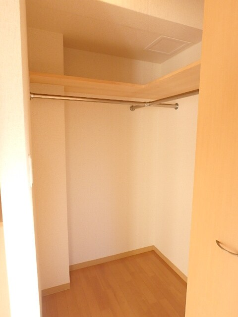 物件内観写真13　(ウォークインクローゼット付！お部屋もすっきり片付けられます。)