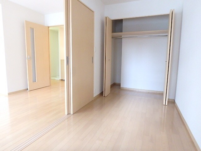 物件内観写真23　(クローゼット付の洋室)