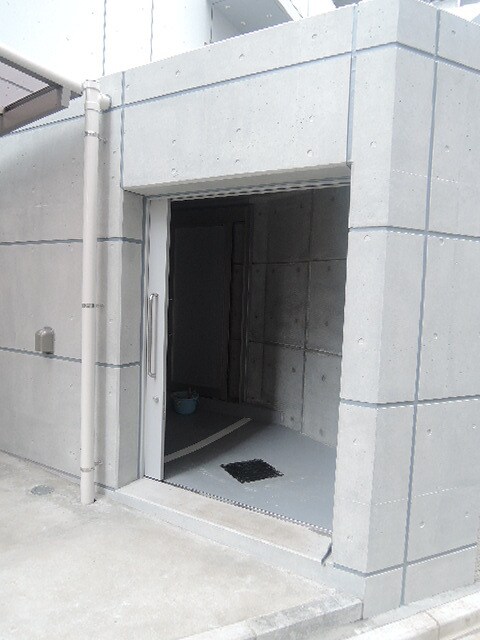 物件外観写真6　(敷地内にゴミステーションあり)