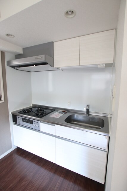 物件内観写真10　(３口ガスのシステムキッチン♪)