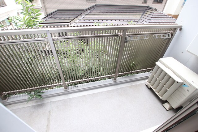 物件内観写真18　(奥行のあるバルコニー♪)