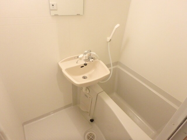 物件内観写真11　(※別室参考写真です。１人暮らしにうれしいバス・トイレ独立タイプの物件です！)