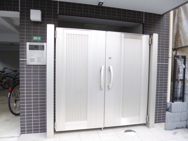 物件外観写真5　(オートロック付き♪)