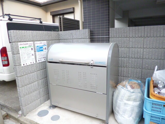 物件外観写真8　(敷地内ゴミ置き場☆)