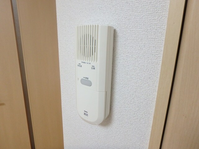 物件内観写真15　(※別室参考写真です。来客時に便利、インターホン付き。)