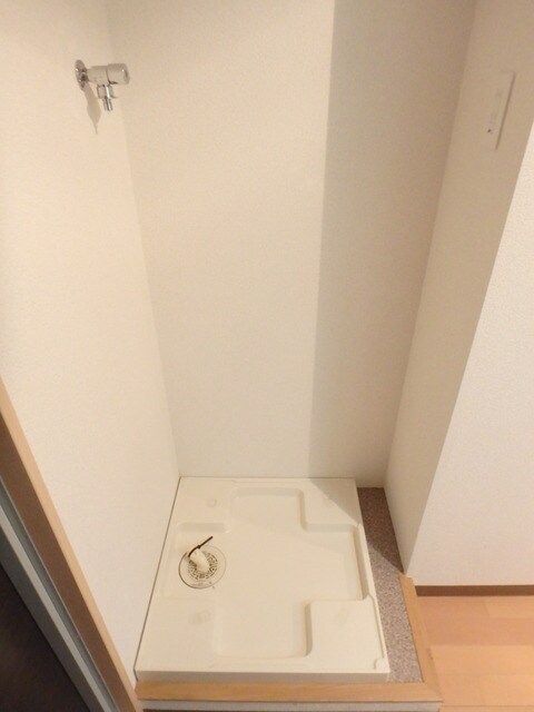 物件内観写真21　(※別室参考写真です。防水パン付の室内洗濯機置場)