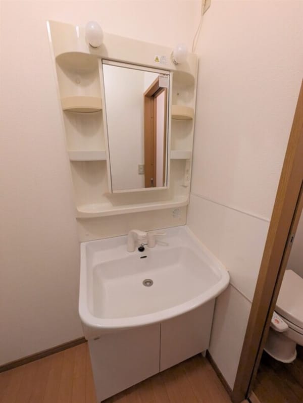 洗面所(嬉しい独立洗面台※クリーニング前です。)