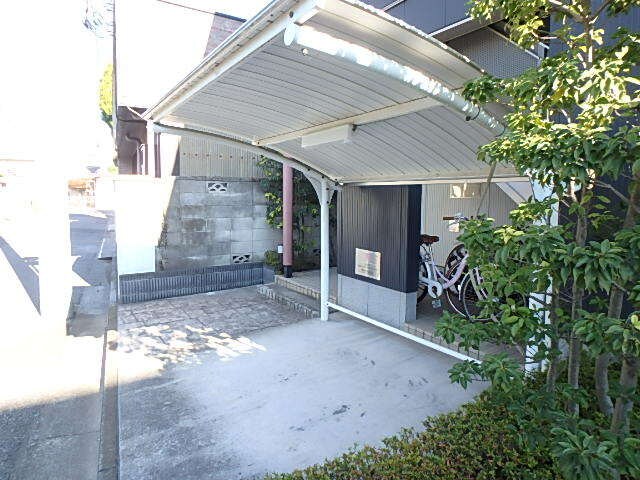 物件外観写真4　(敷地内駐輪場)