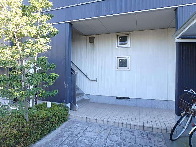 物件外観写真5　(エントランス)