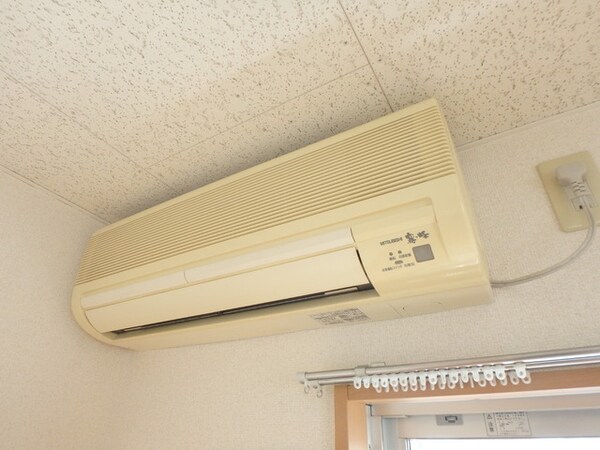 設備(これからの季節の必需品、エアコン１基付き。)