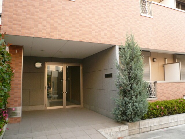 物件外観写真4　(エントランス・オ－トロック付き)