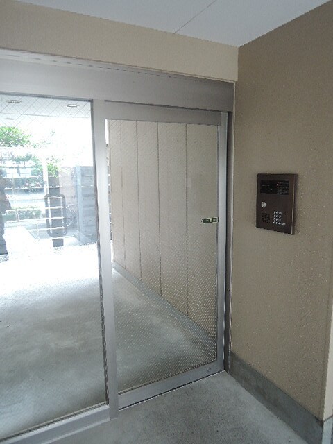 物件外観写真6　(オートロック付きです♪)