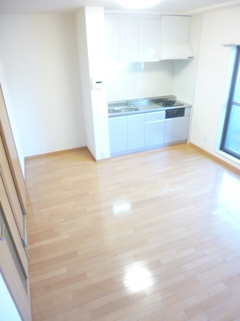 物件内観写真6　(※別室参考写真　10.5帖のリビングです♪)