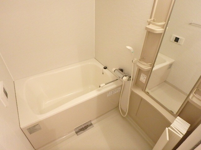 物件内観写真7　(経済的な追い焚き機能が付いたバスルーム)