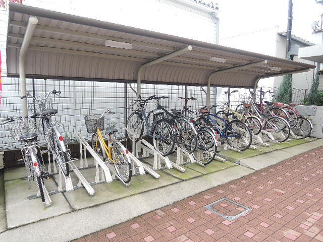 物件外観写真3　(敷地内駐輪場※ご利用は1世帯につき1台までとなります。)