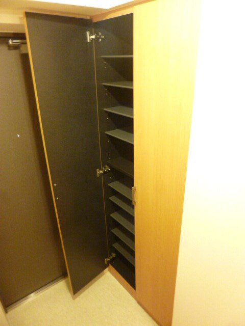 物件内観写真12　(※別室参考写真　下駄箱あり)