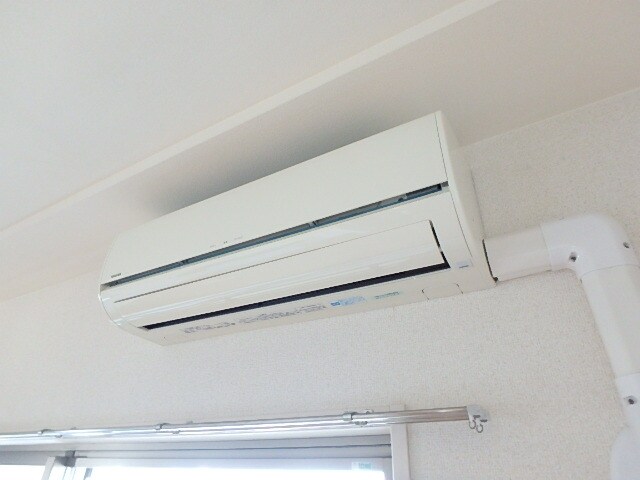 物件内観写真16　(これからの季節の必需品、エアコン１基付き。)