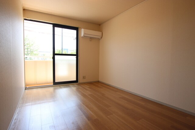 物件内観写真6　(南向きのお部屋♪)