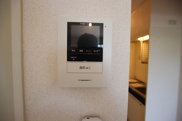 物件内観写真15　(来客時に安心のモニター付きインターホン有り♪)
