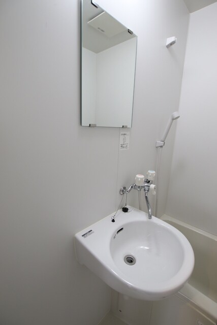 物件内観写真9　(浴室内に洗面ボウルあり♪)