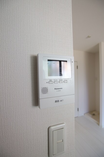 物件内観写真15　(来客時に安心のモニター付きインターホン有♪)