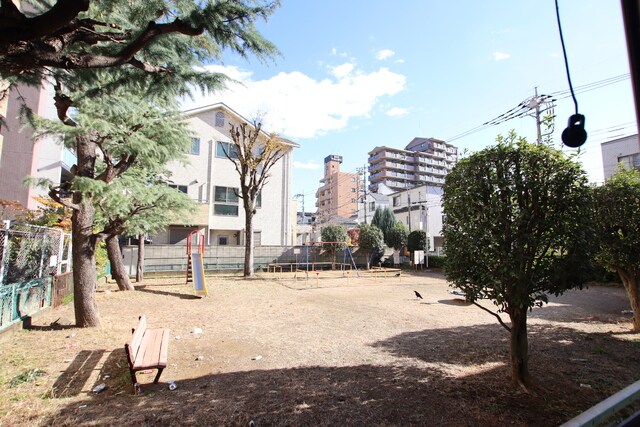 物件内観写真17　(窓の外は公園です♪)