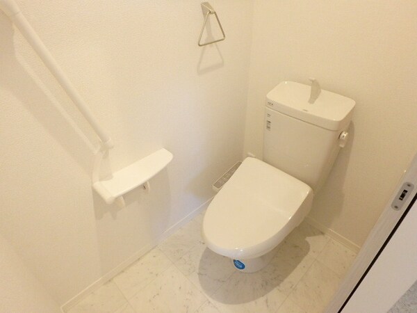 トイレ(※別室参考写真です。)