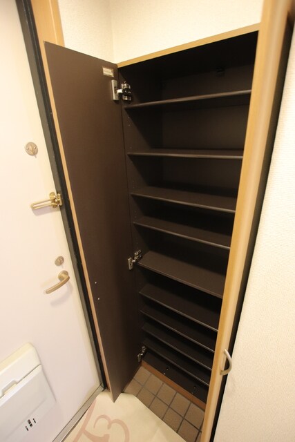 物件内観写真21　(下駄箱があり玄関がスッキリします☆)