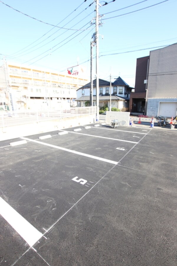 駐車場(敷地内駐車場有(空要確認))