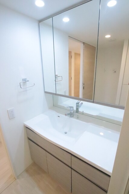 物件内観写真15　(洗面化粧台)