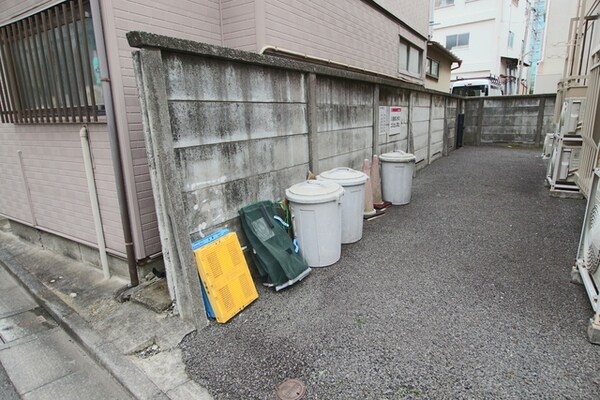 共用設備(ゴミ置き場)