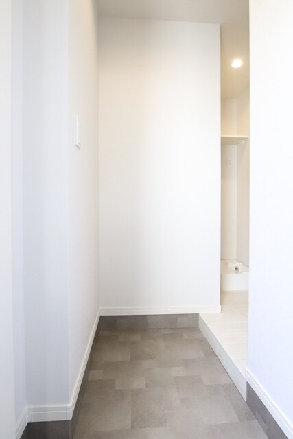 物件内観写真12　(玄関スペース)