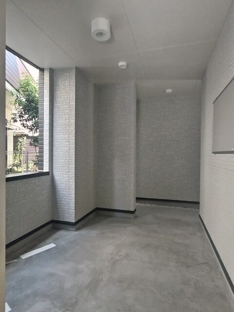 物件外観写真6　(エントランス内)