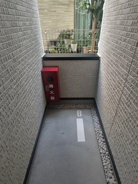 物件外観写真7　(駐輪場（エントランス内）)