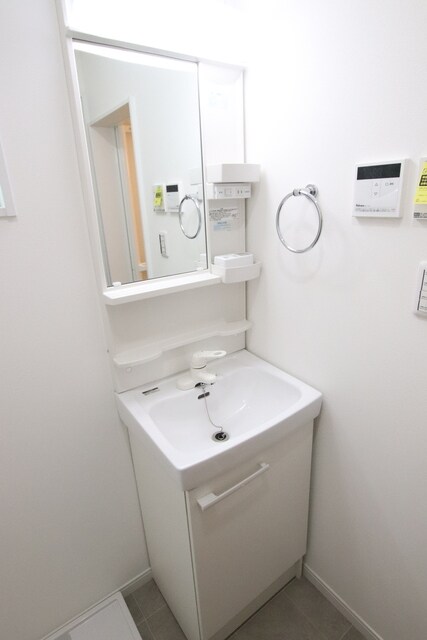 物件内観写真12　(洗面化粧台)