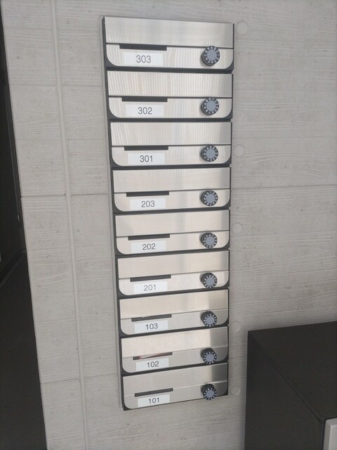 物件外観写真7　(集合ポスト)