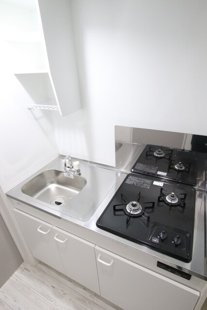 物件内観写真16　(2口ガスコンロ付きキッチン)