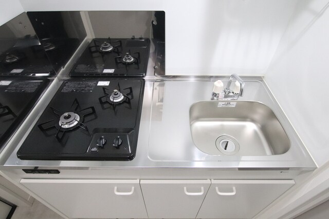 物件内観写真24　(2口ガスコンロ付きキッチン)