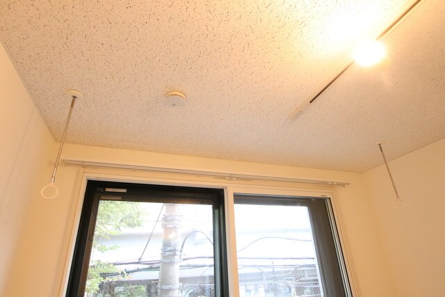 物件内観写真33　(室内物干し)