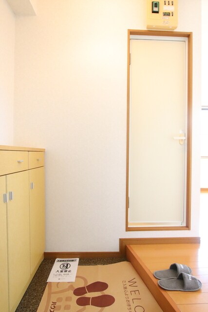 物件内観写真7　(玄関スペース)