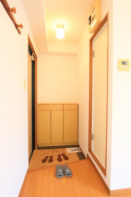 物件内観写真9　(玄関スペース)