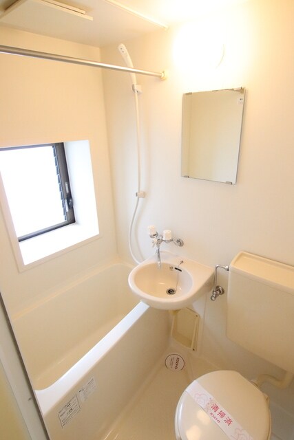 物件内観写真10　(3点ユニットバス)